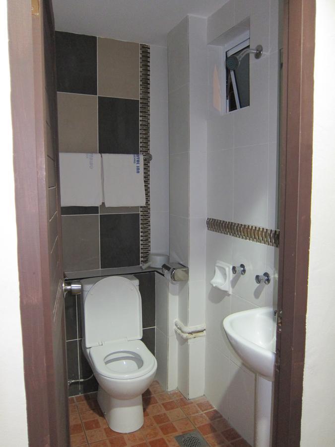 Oriental Inn Kuching Buitenkant foto