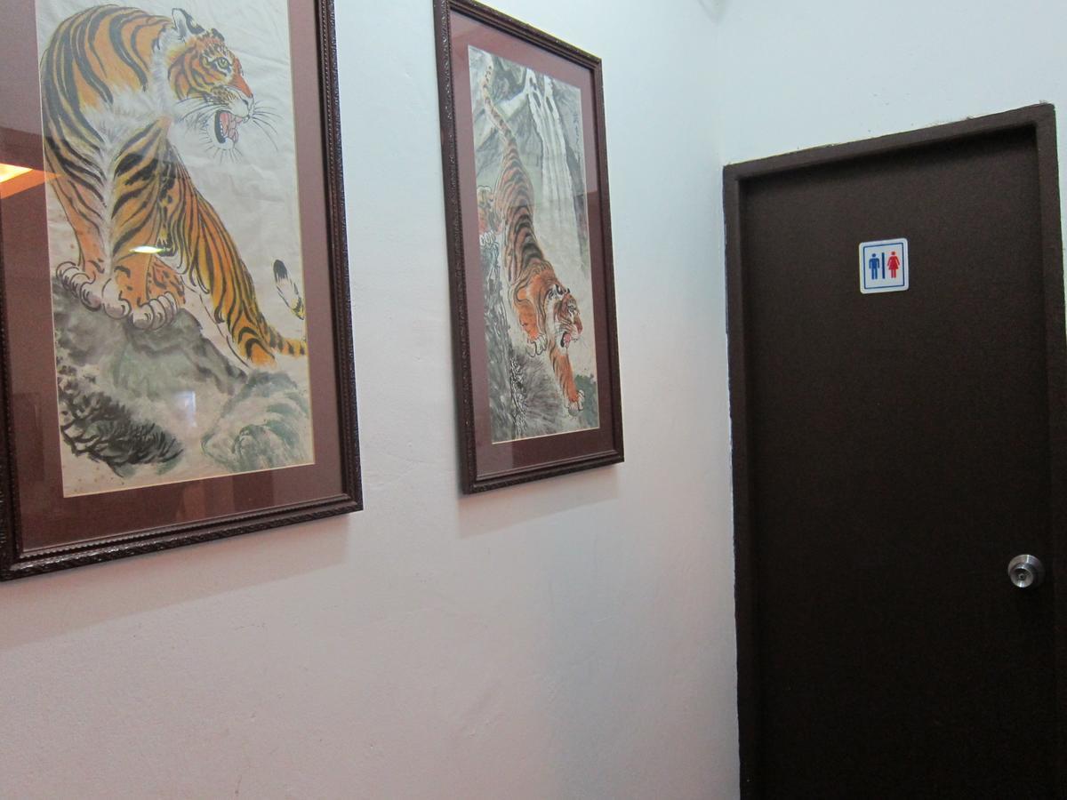 Oriental Inn Kuching Buitenkant foto