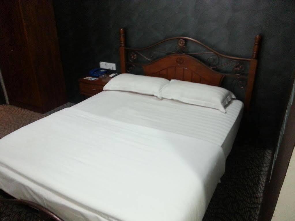 Oriental Inn Kuching Buitenkant foto