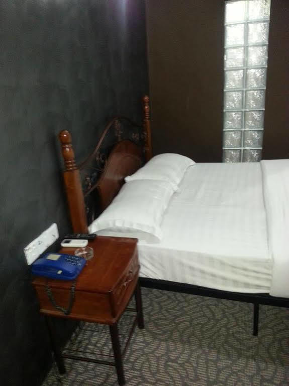 Oriental Inn Kuching Buitenkant foto